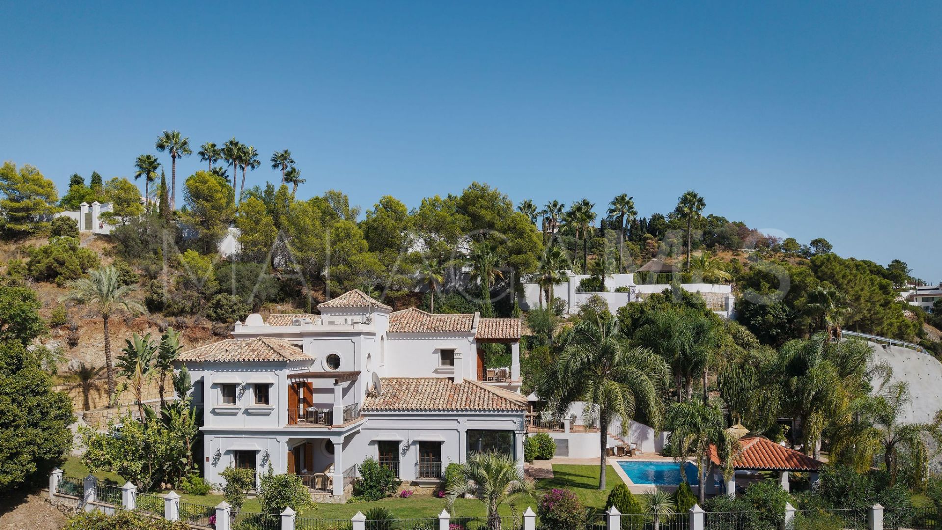 Buy villa in El Madroñal