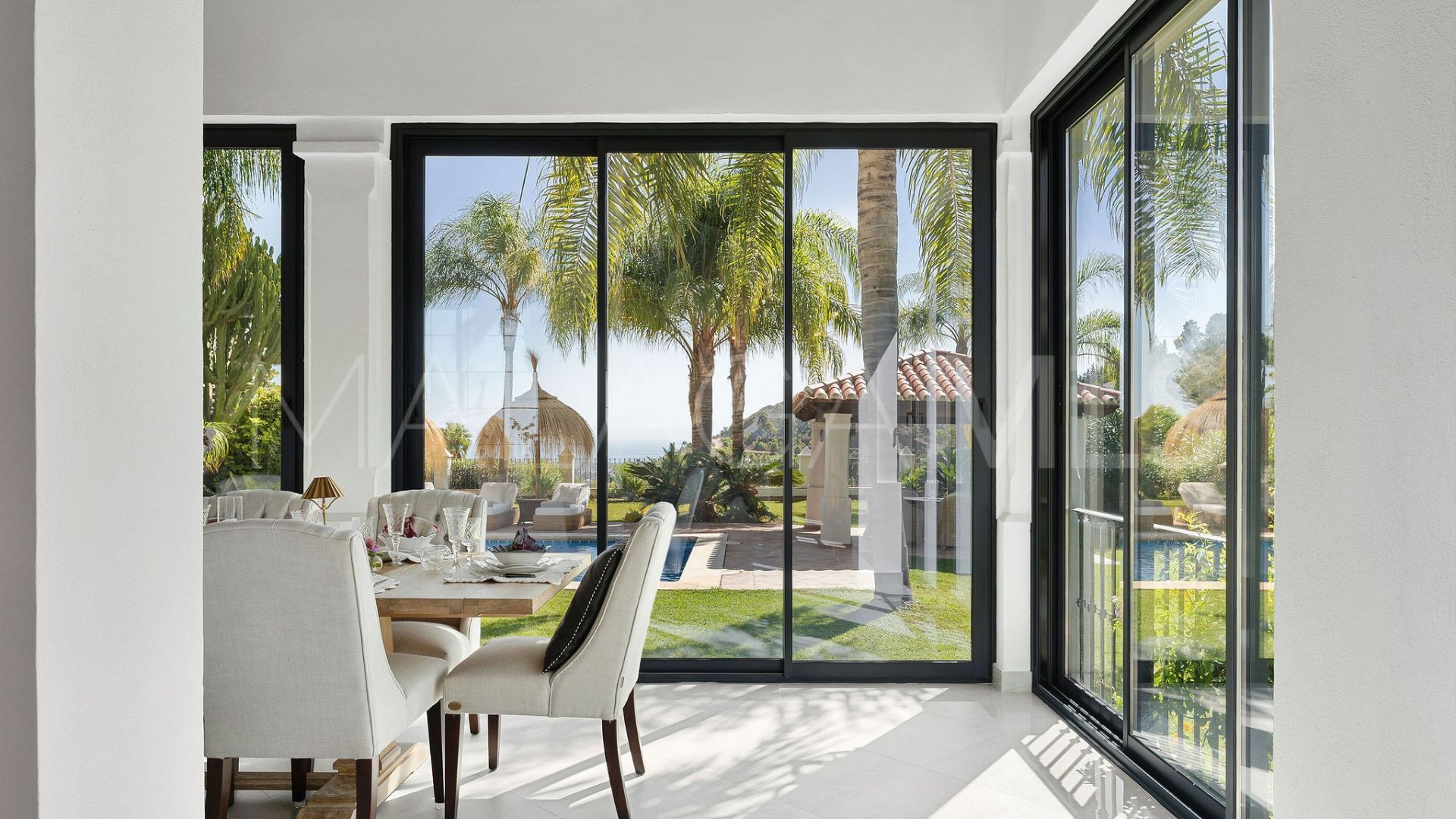 Buy villa in El Madroñal