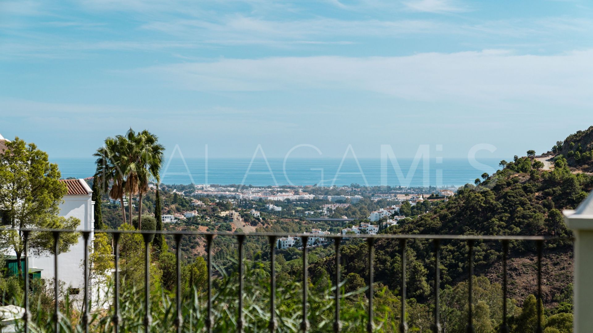 Buy villa in El Madroñal