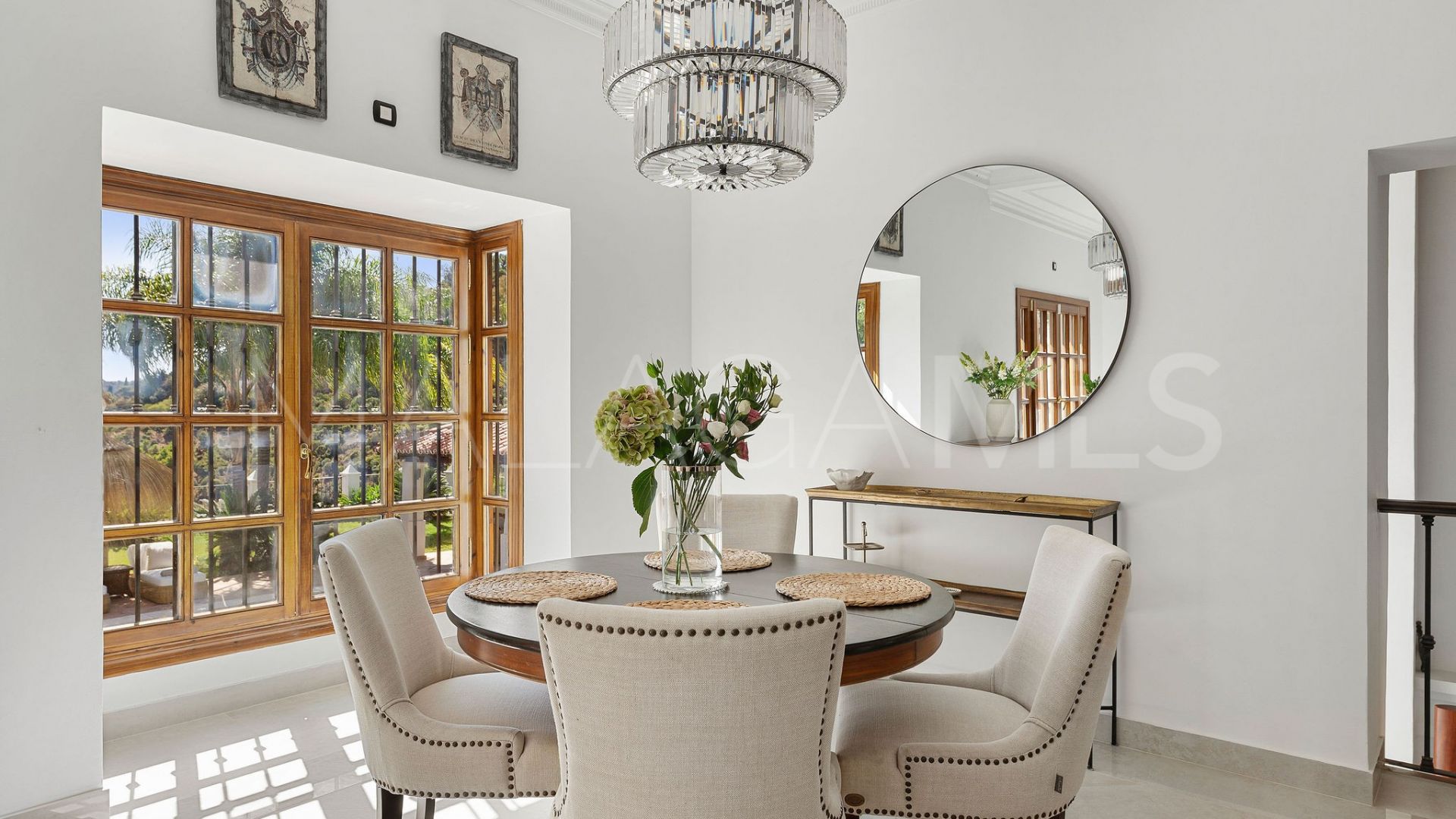 Buy villa in El Madroñal