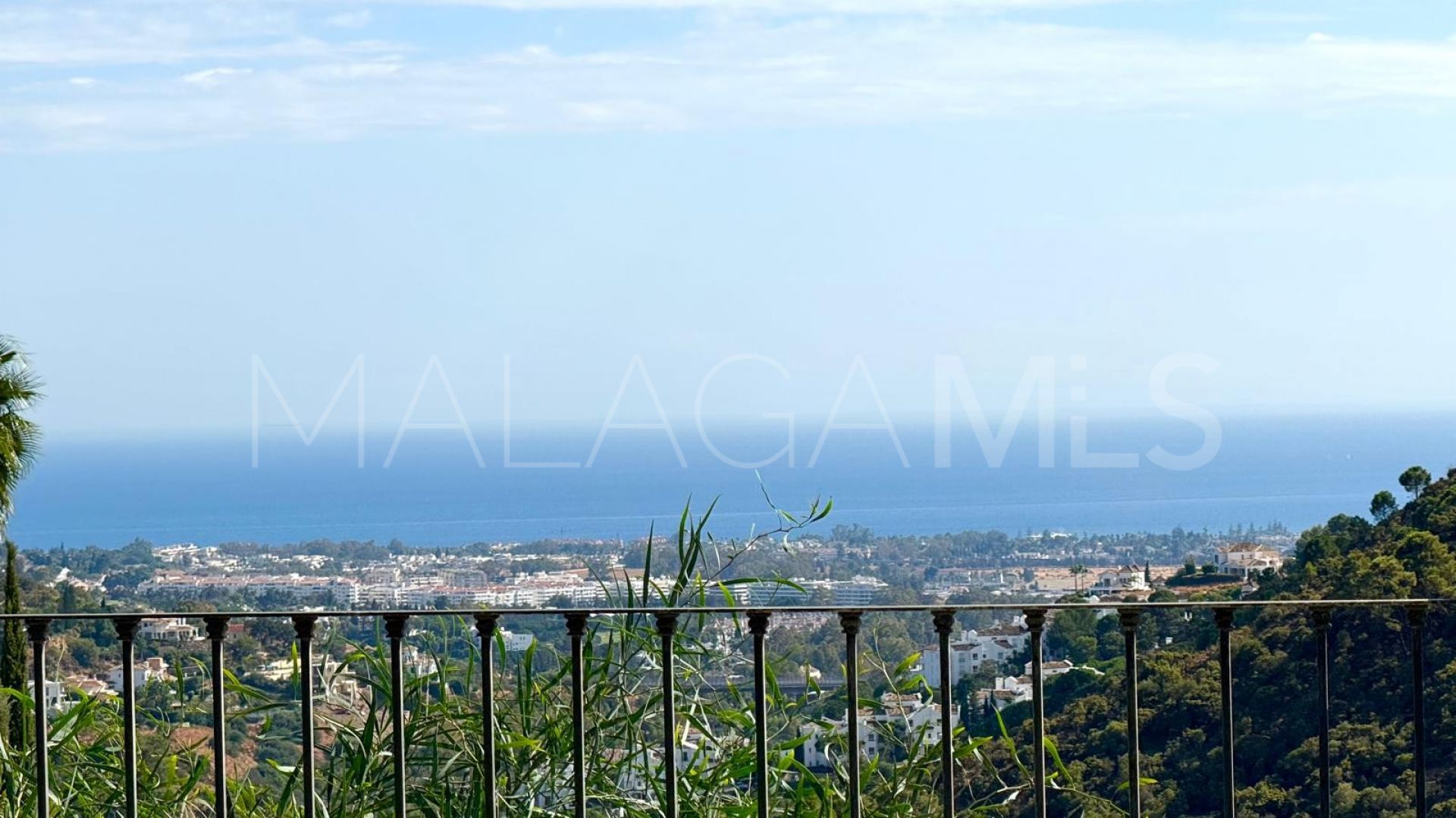 Buy villa in El Madroñal