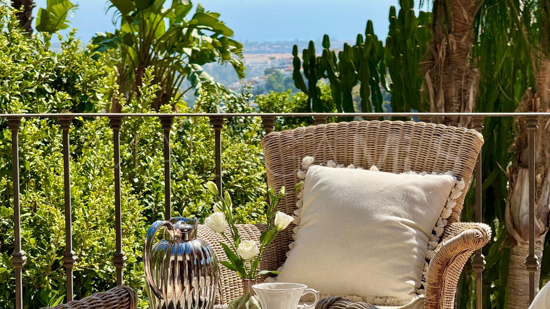 Buy villa in El Madroñal