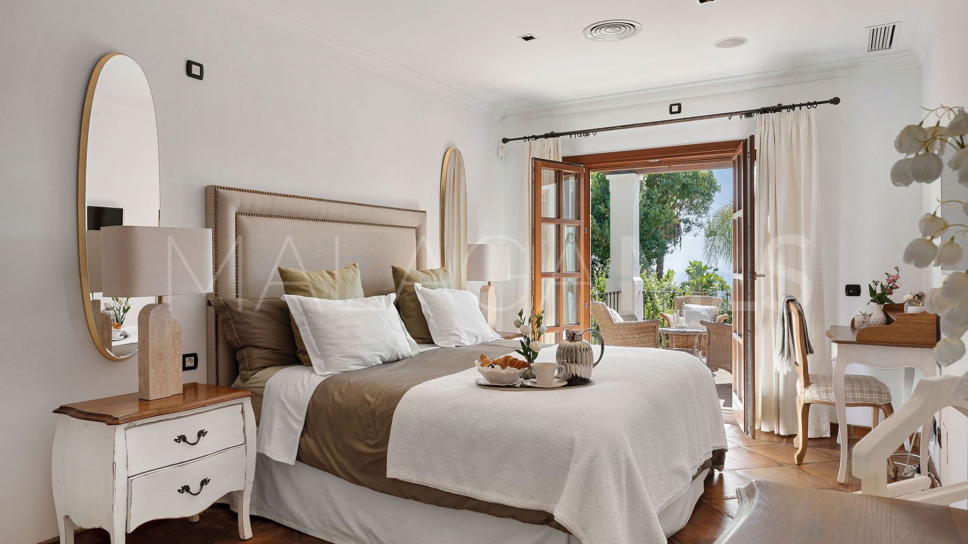 Buy villa in El Madroñal