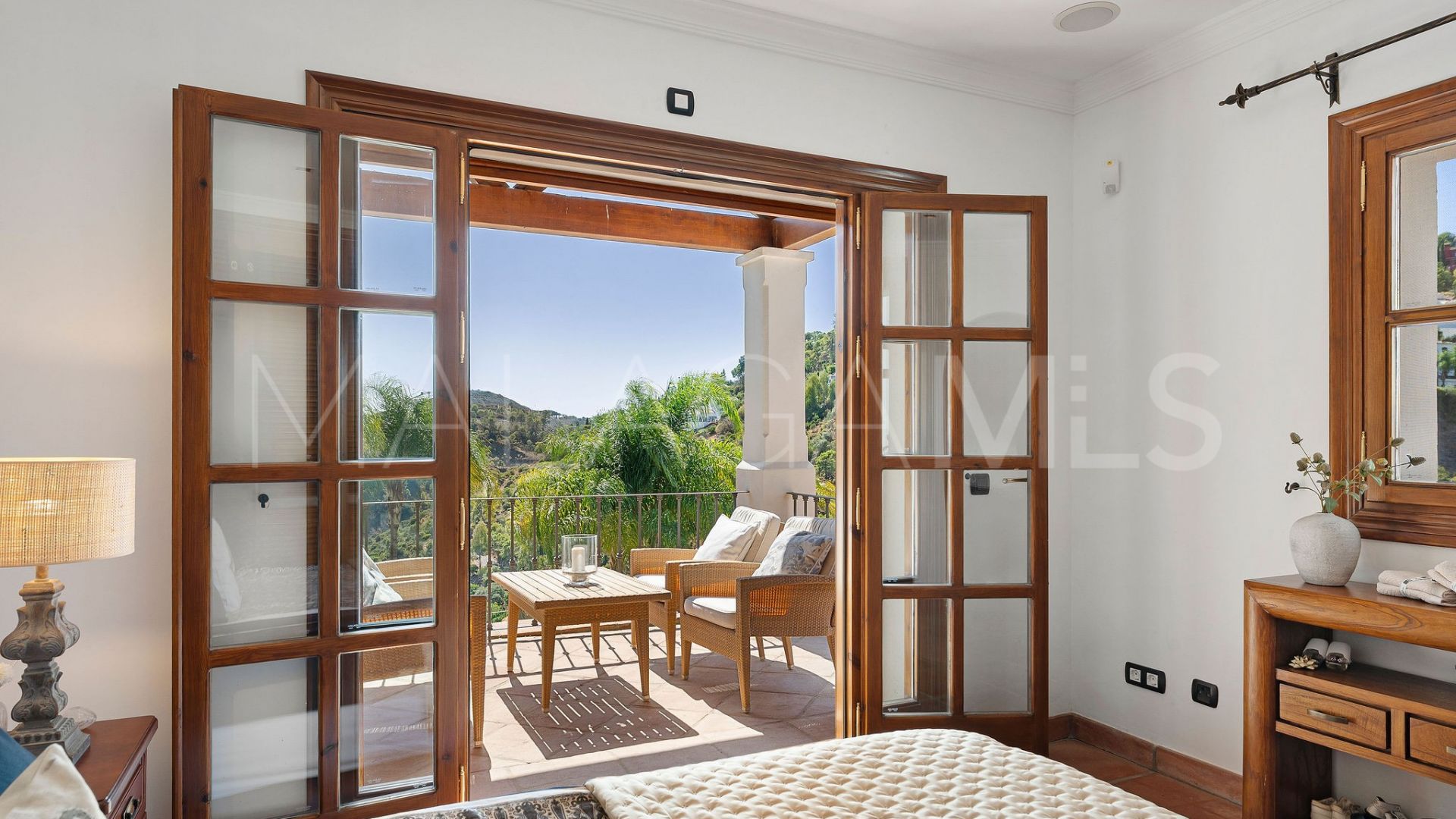 Buy villa in El Madroñal