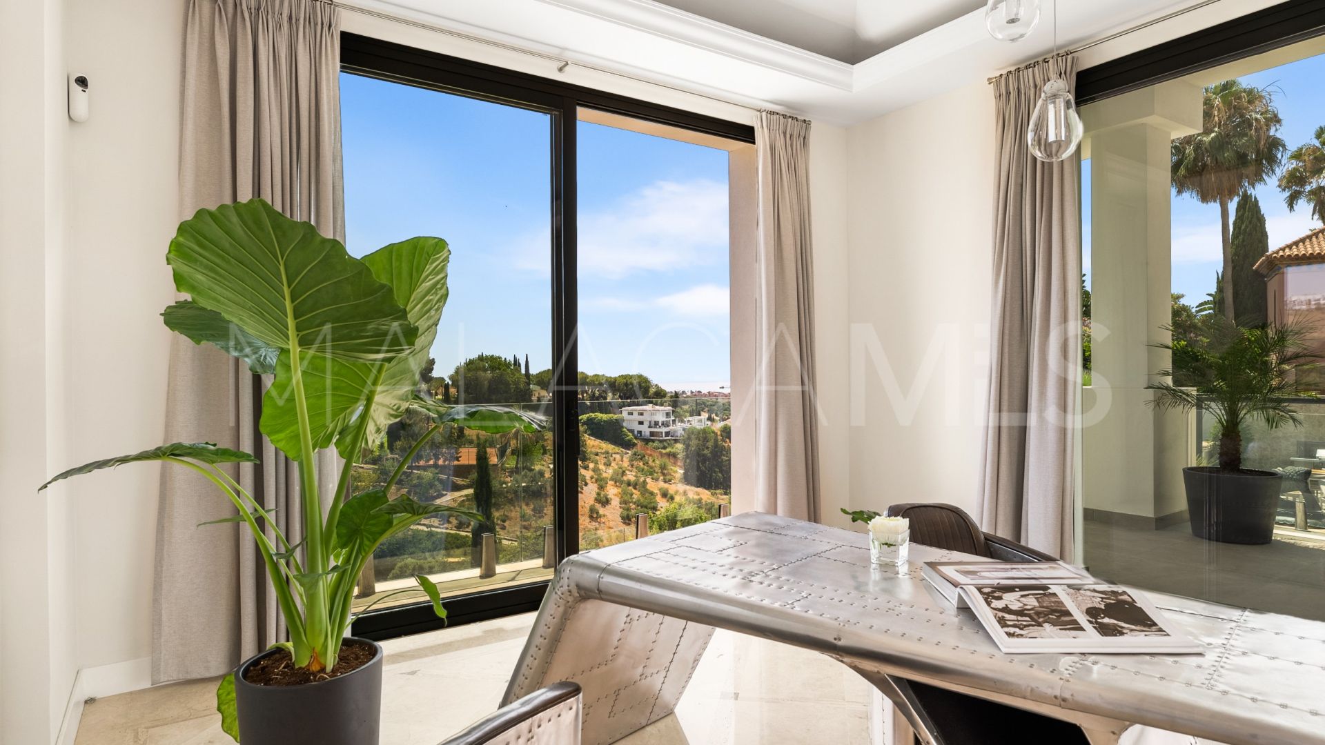 Villa a la venta in Los Flamingos with 6 bedrooms