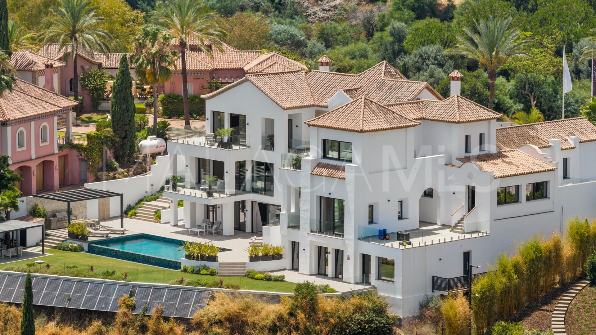 Villa a la venta in Los Flamingos with 6 bedrooms