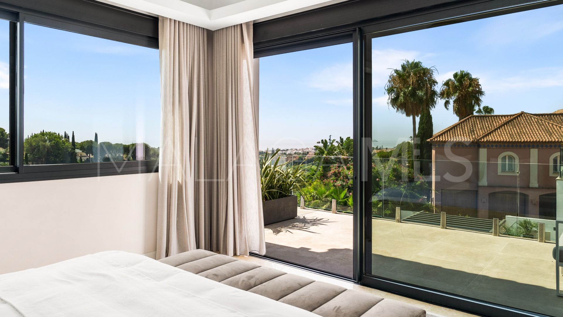 Villa a la venta in Los Flamingos with 6 bedrooms