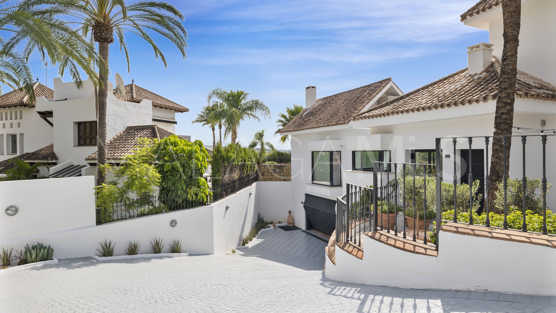 Villa for sale in Las Lomas del Marbella Club