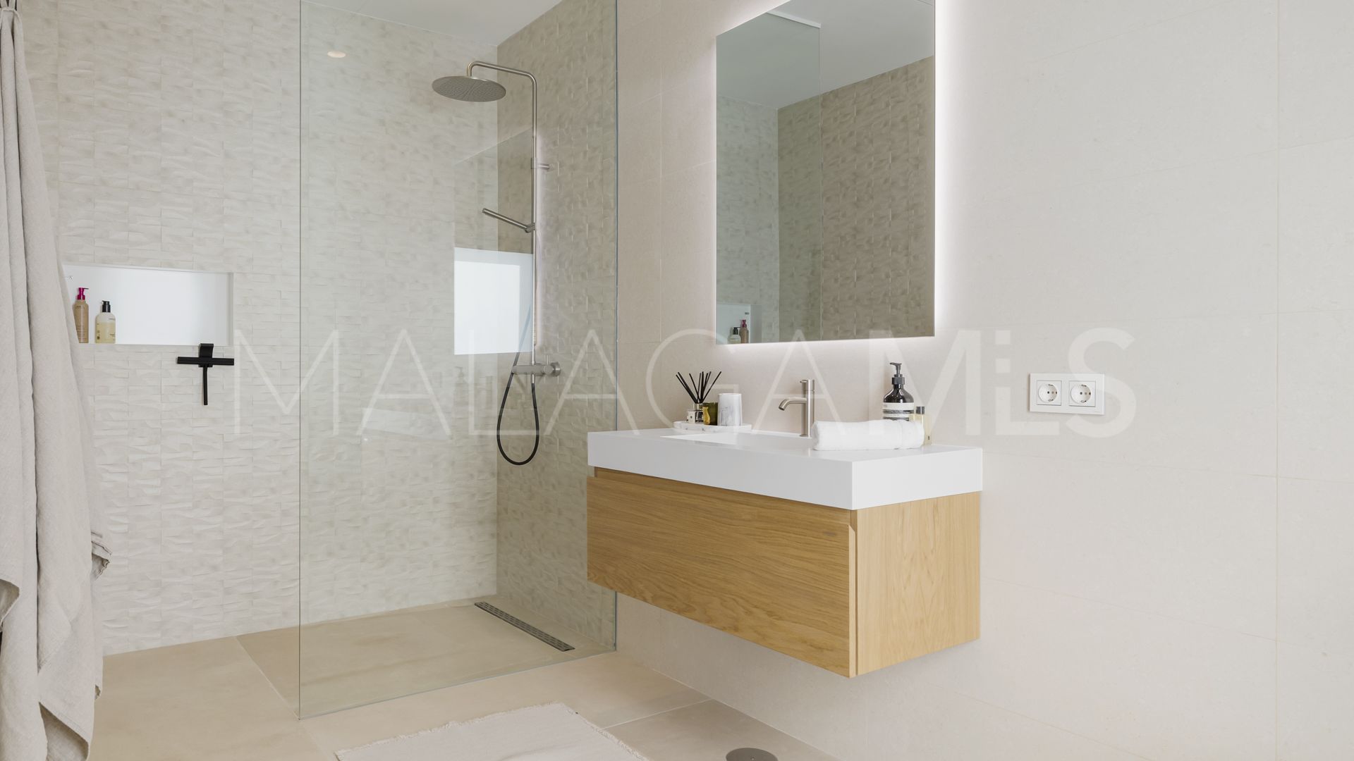 Villa for sale in Las Lomas del Marbella Club