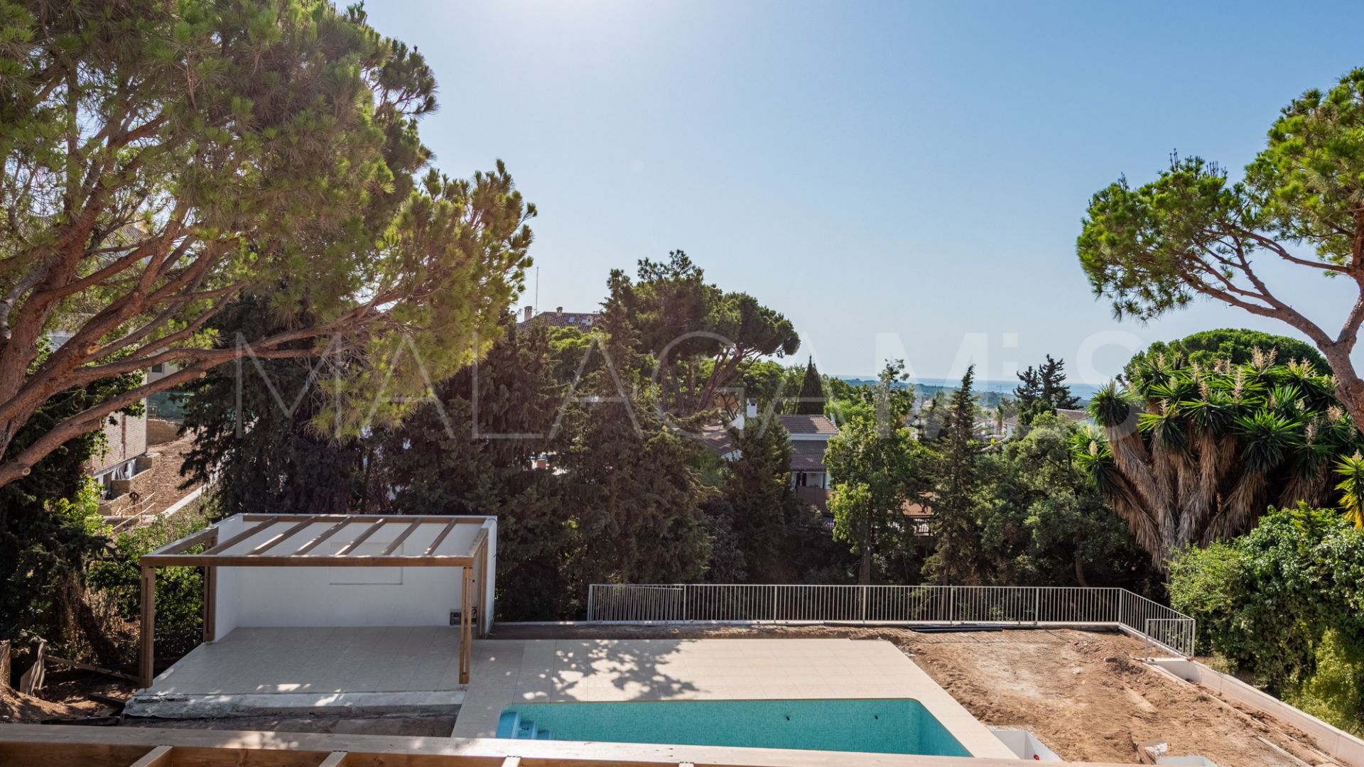 Villa for sale in Elviria