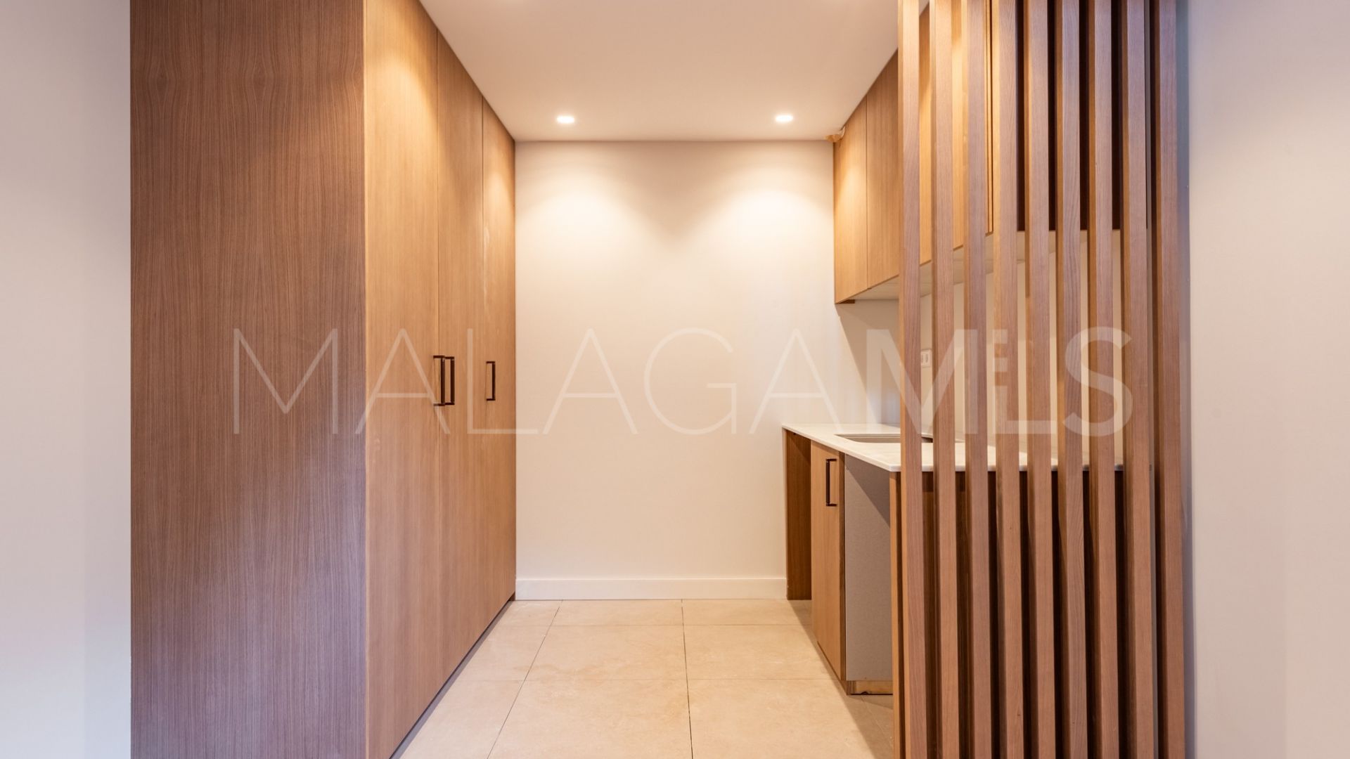 Villa for sale in Elviria