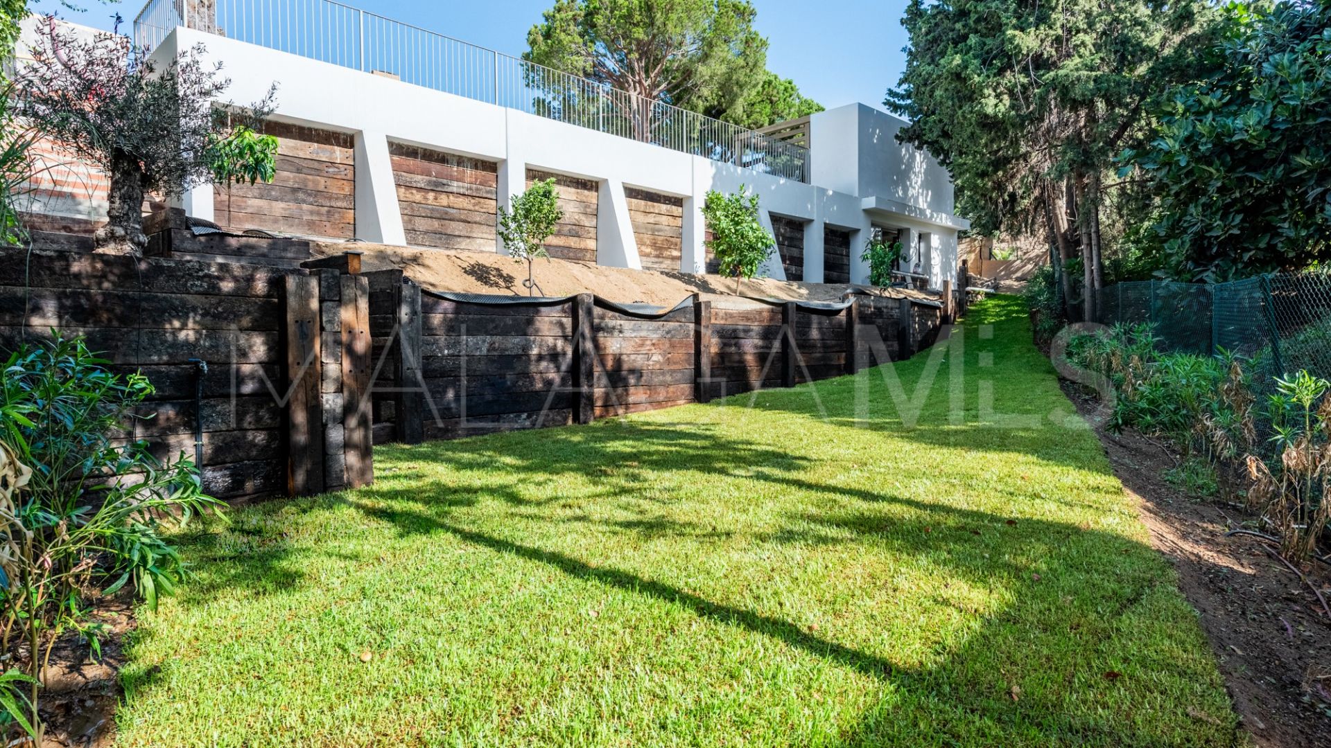 Villa for sale in Elviria