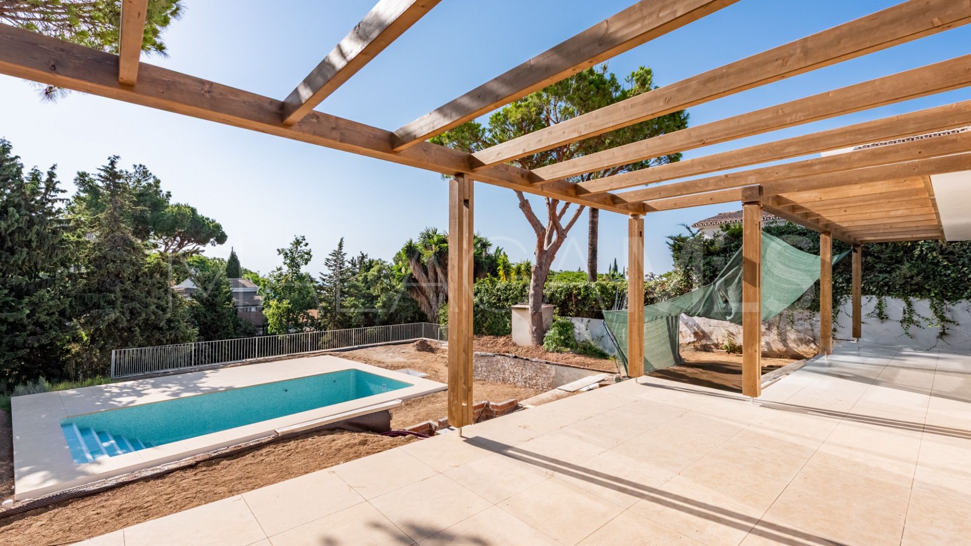 Villa for sale in Elviria