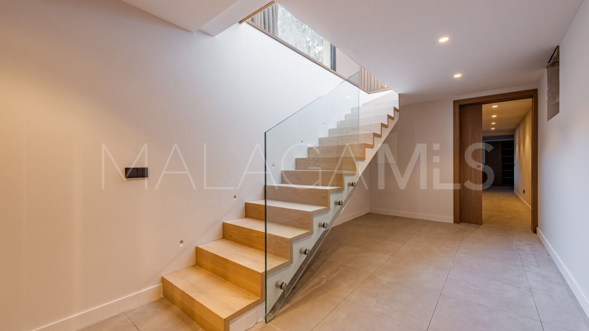Villa for sale in Elviria
