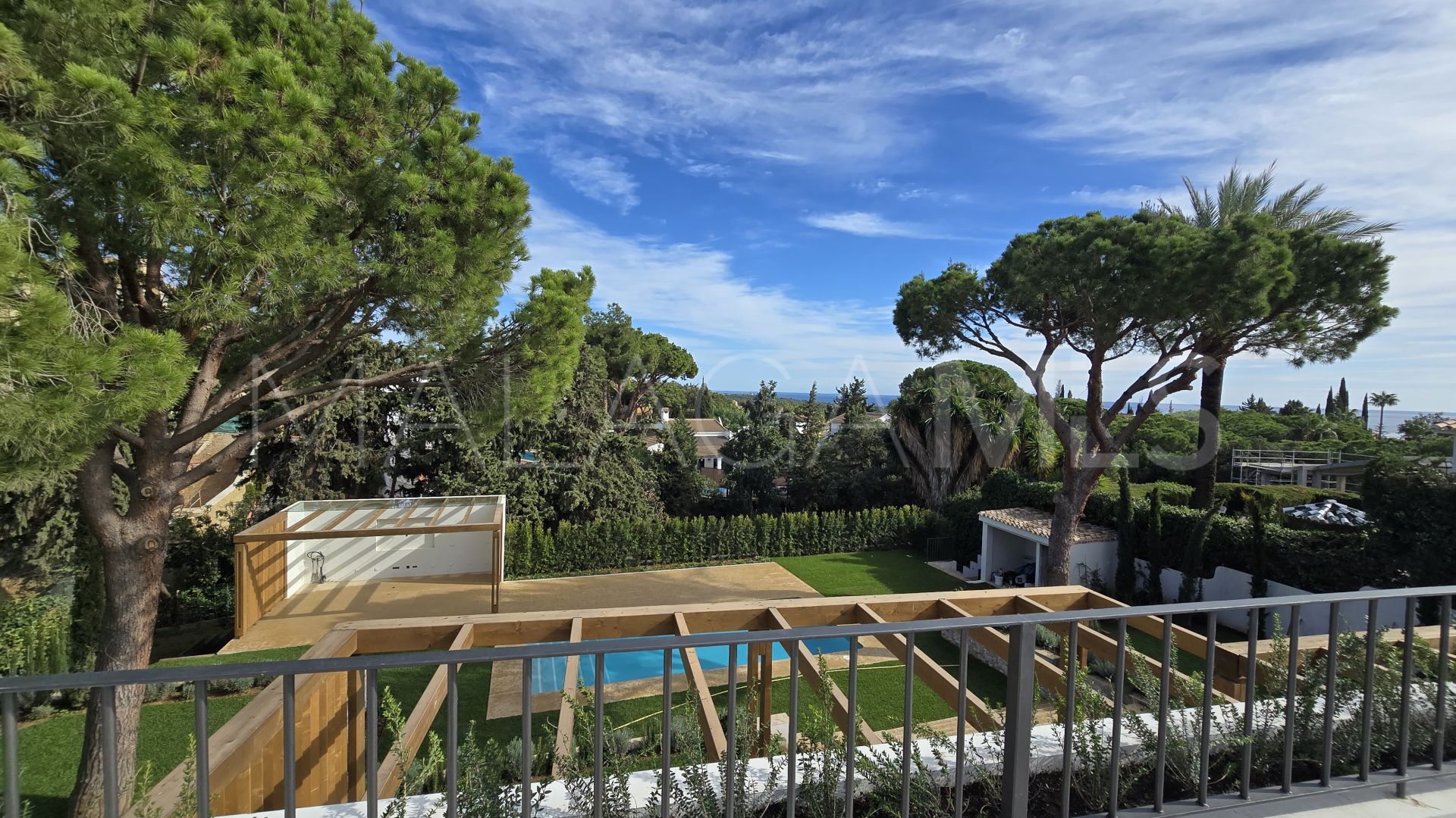 Villa for sale in Elviria