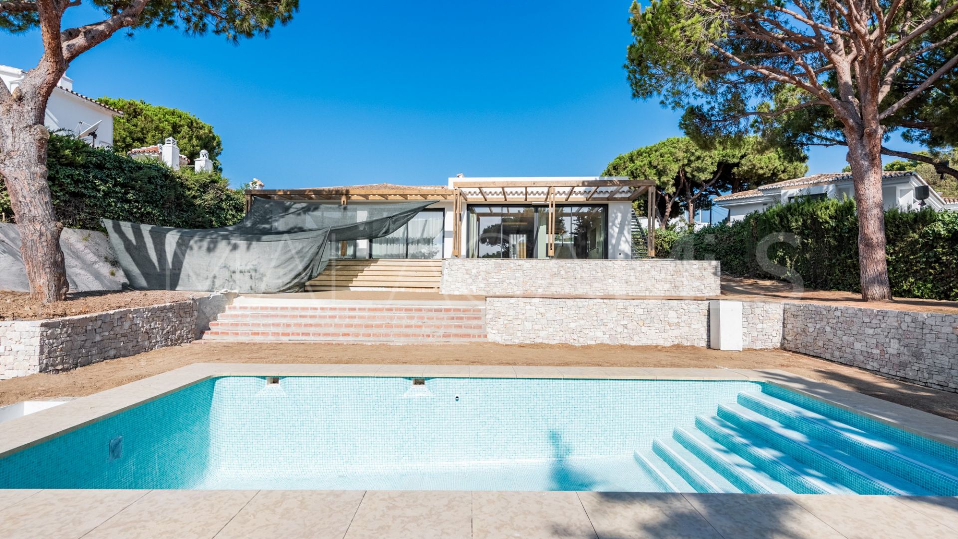Villa for sale in Elviria