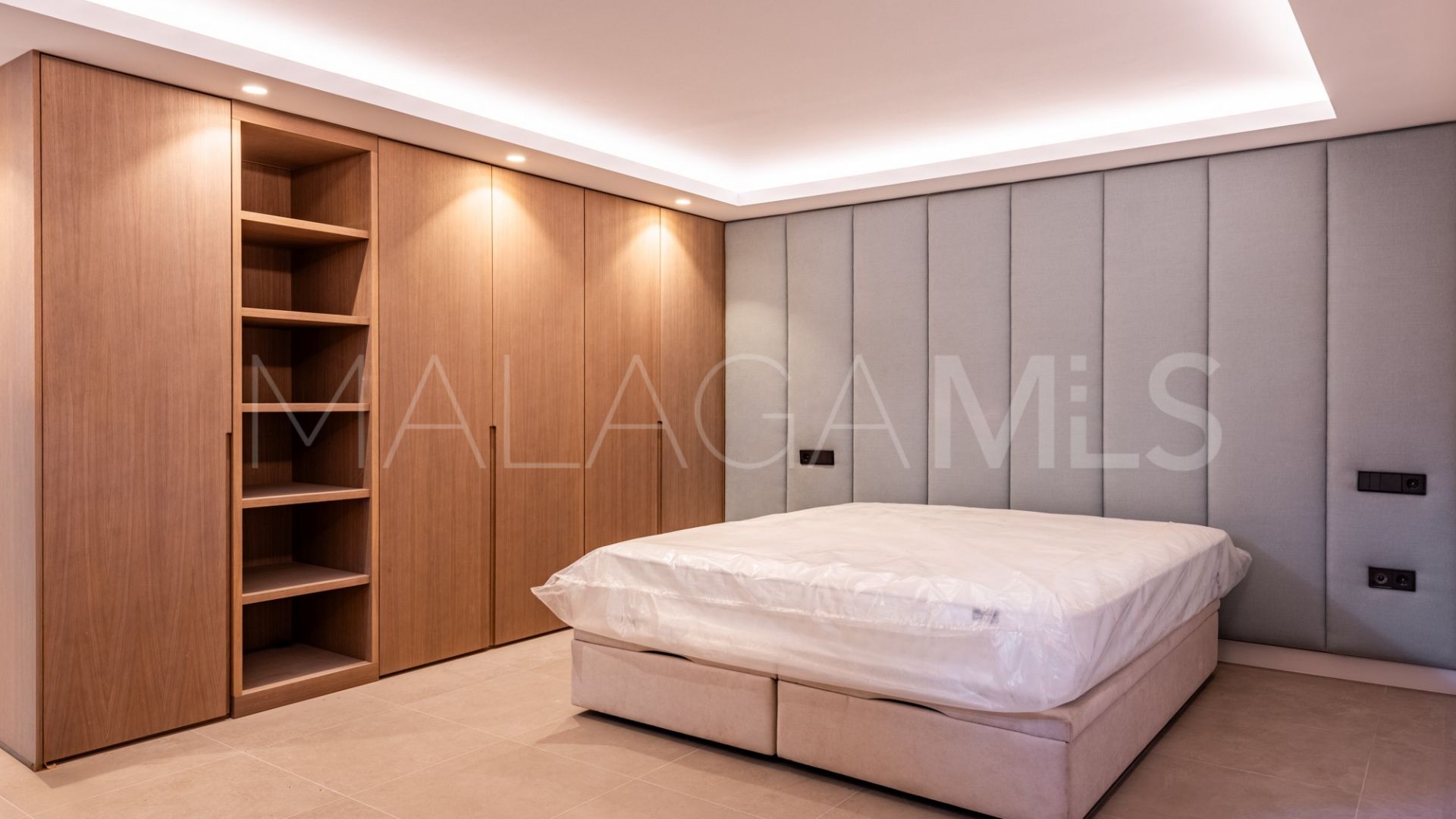 Villa for sale in Elviria