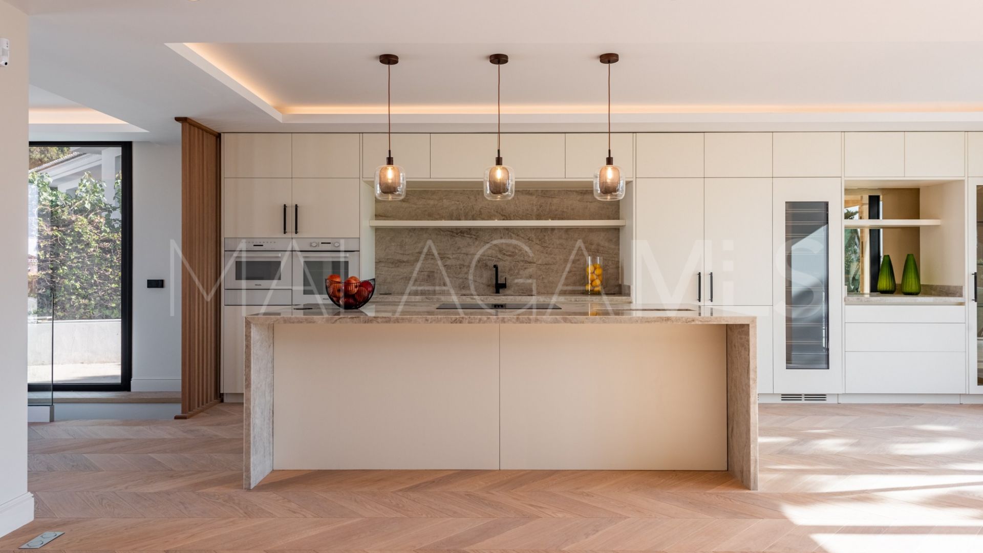 Villa for sale in Elviria