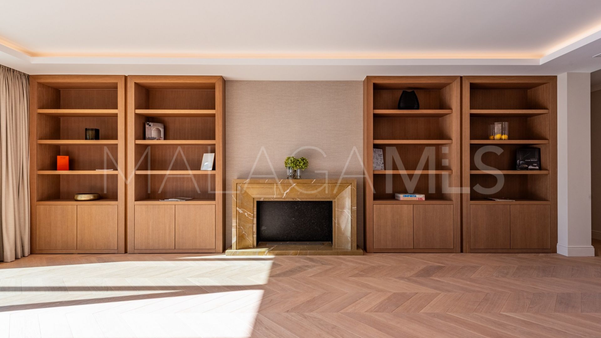 Villa for sale in Elviria