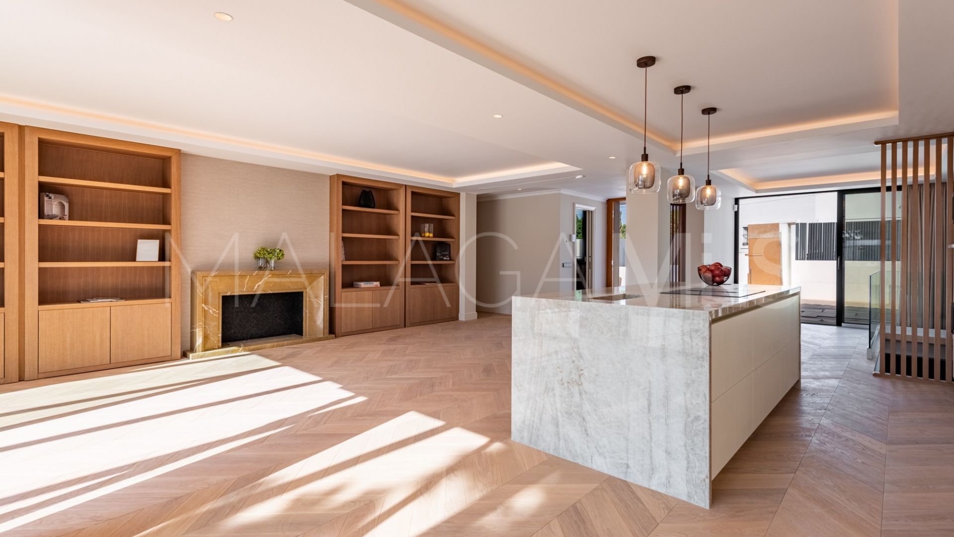 Villa for sale in Elviria