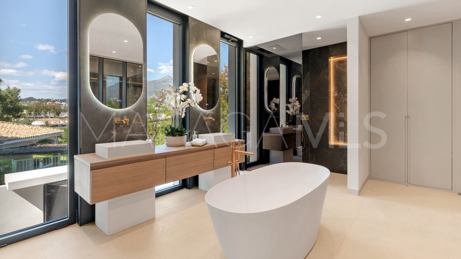 Villa for sale in Las Brisas