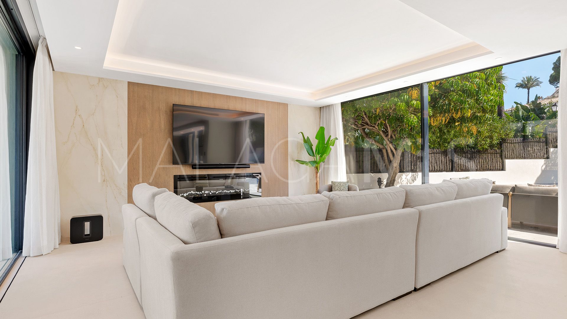 Villa for sale in Las Brisas