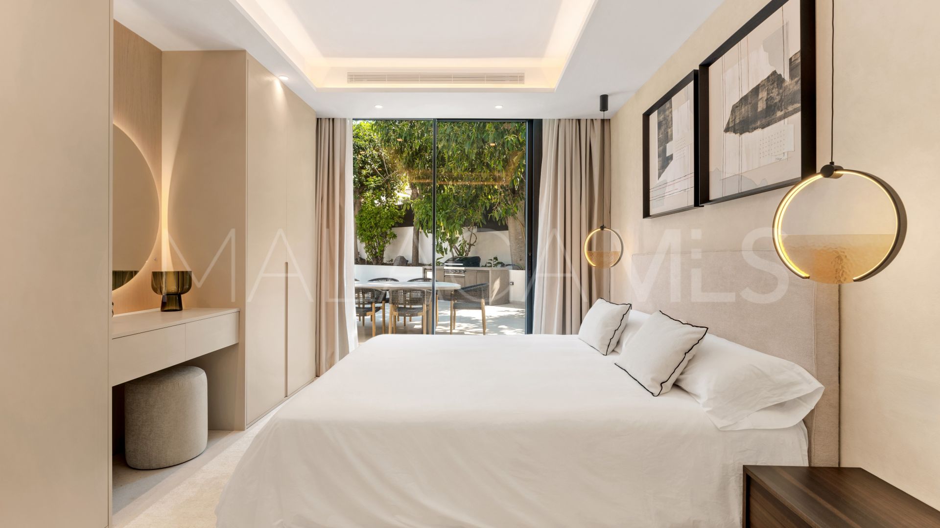 Villa for sale in Las Brisas