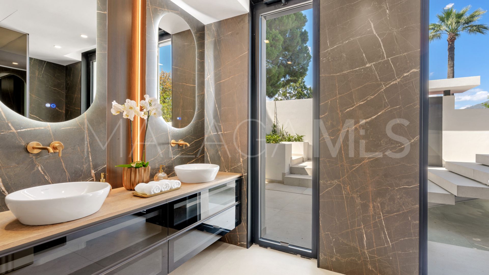 Villa for sale in Las Brisas