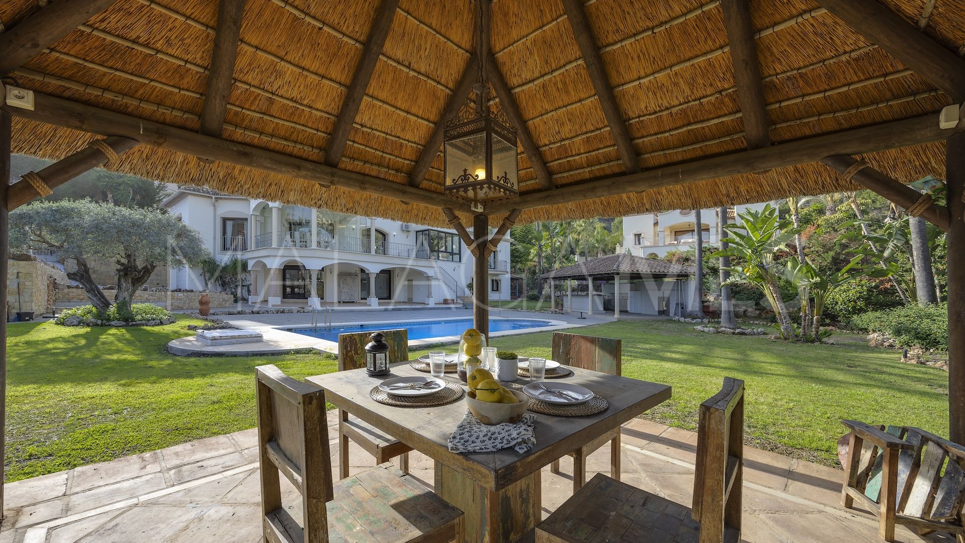 Buy villa in Los Arqueros with 6 bedrooms
