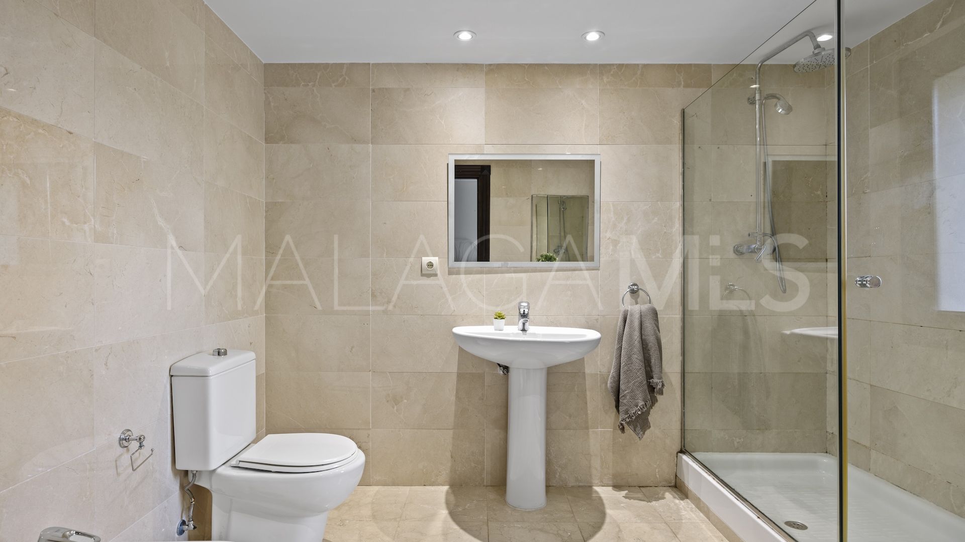 Buy villa in Los Arqueros with 6 bedrooms