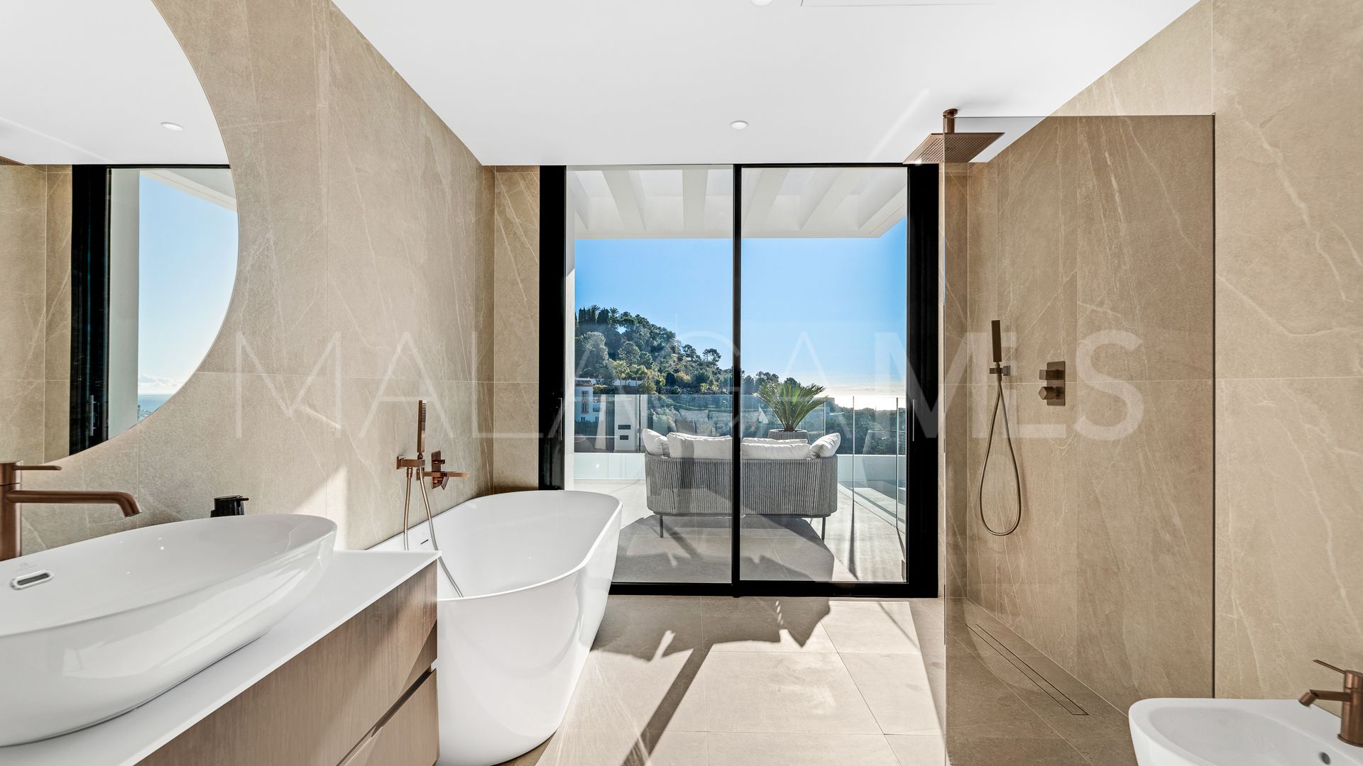 Villa a la venta with 6 bedrooms in El Madroñal