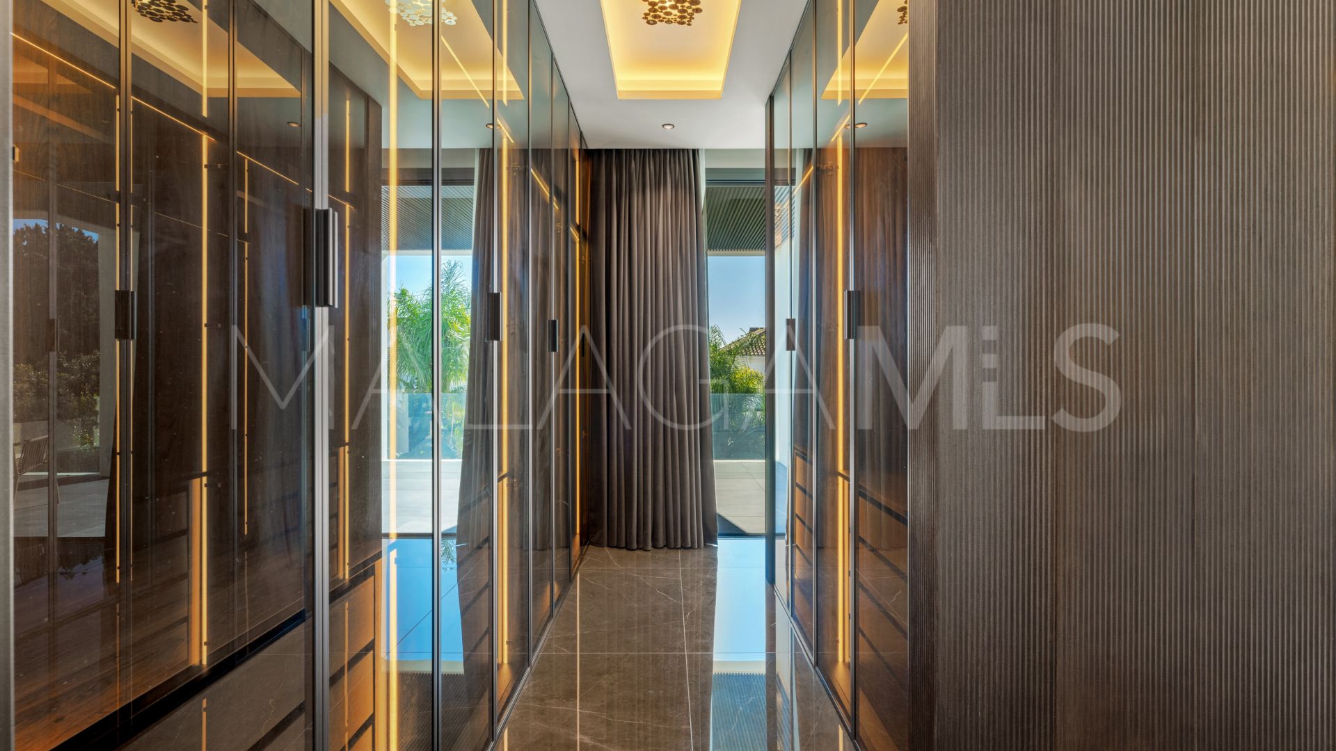 Villa for sale in Casablanca with 5 bedrooms