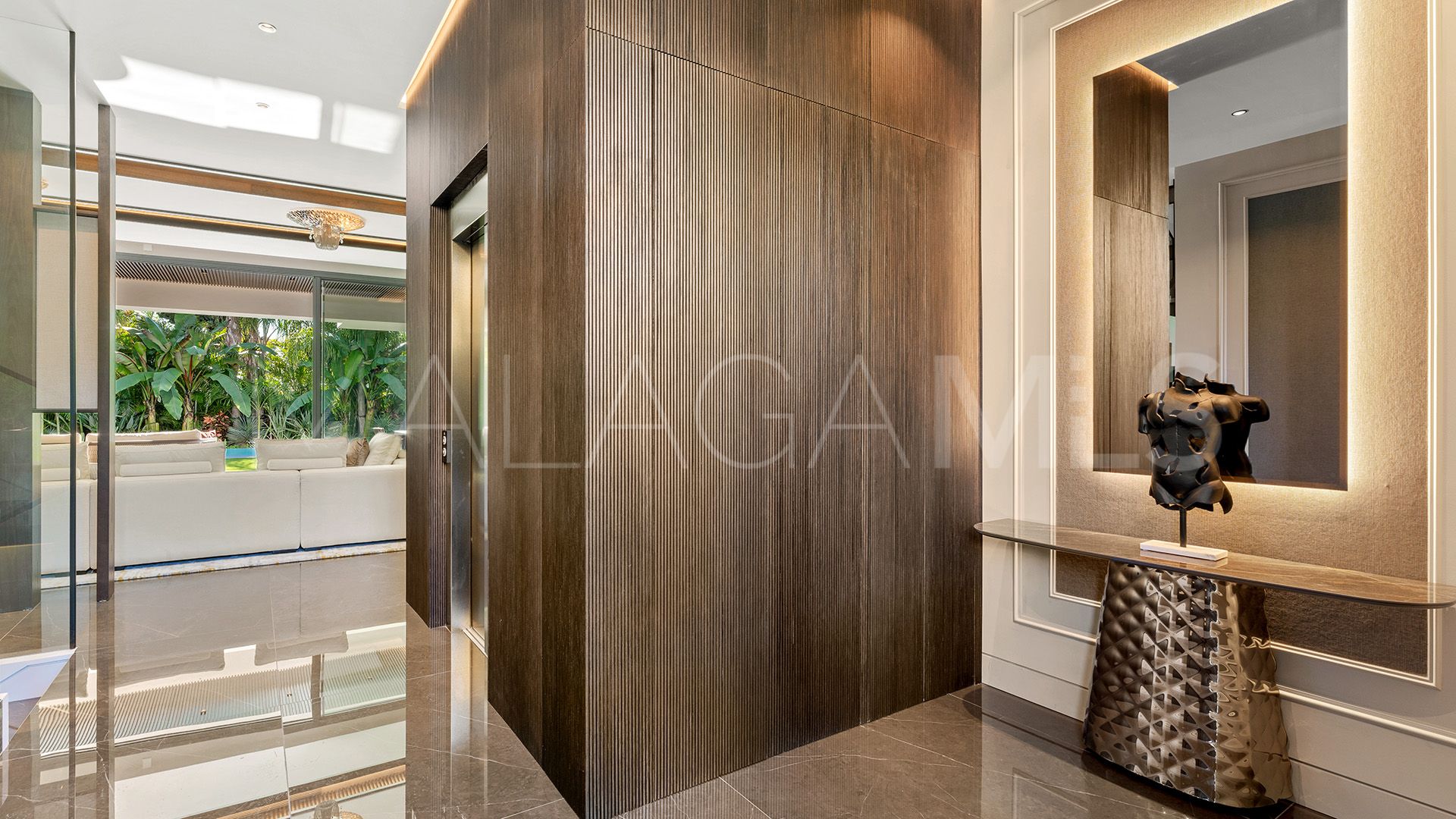 Villa for sale in Casablanca with 5 bedrooms