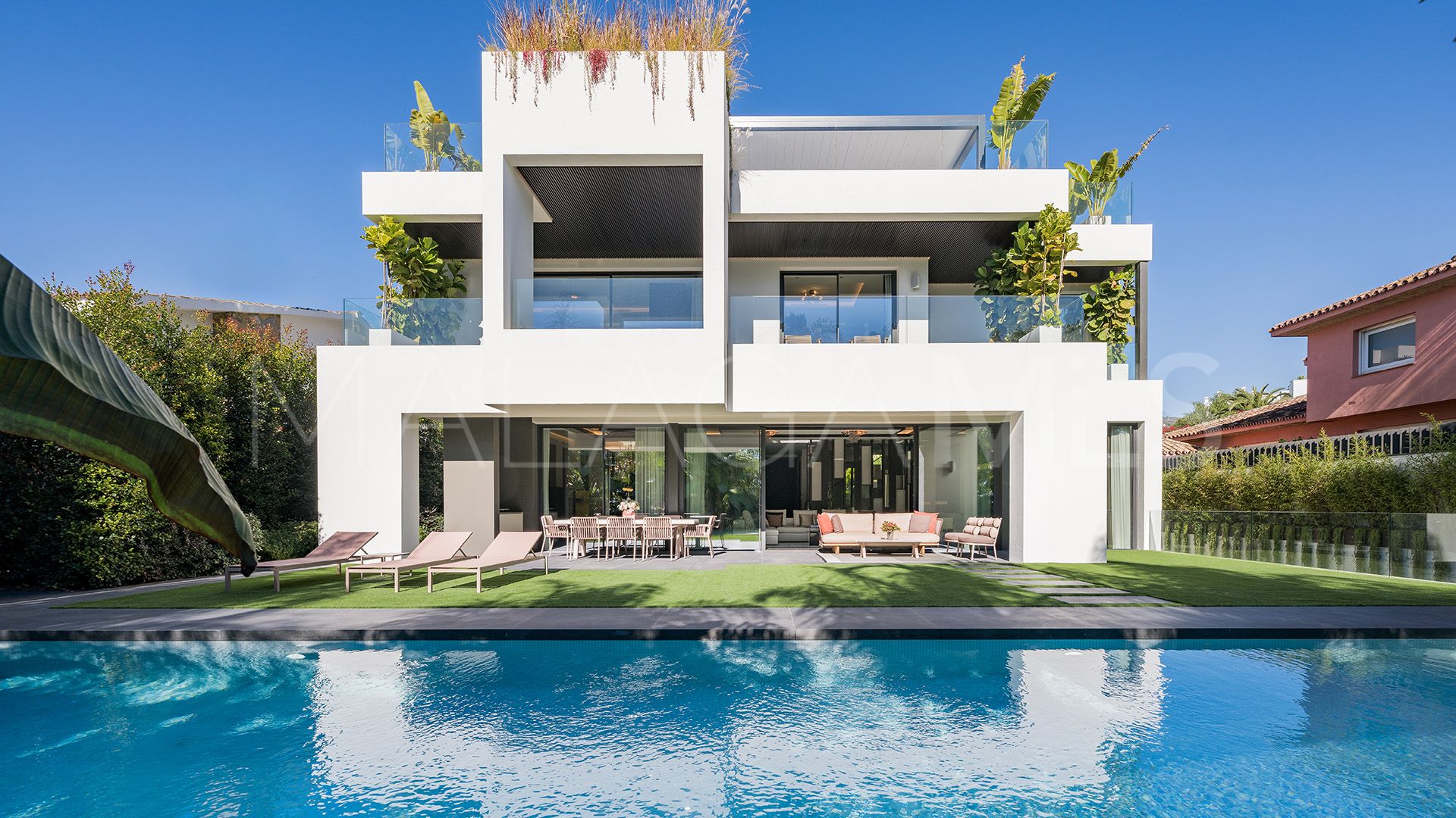 Villa for sale in Casablanca with 5 bedrooms