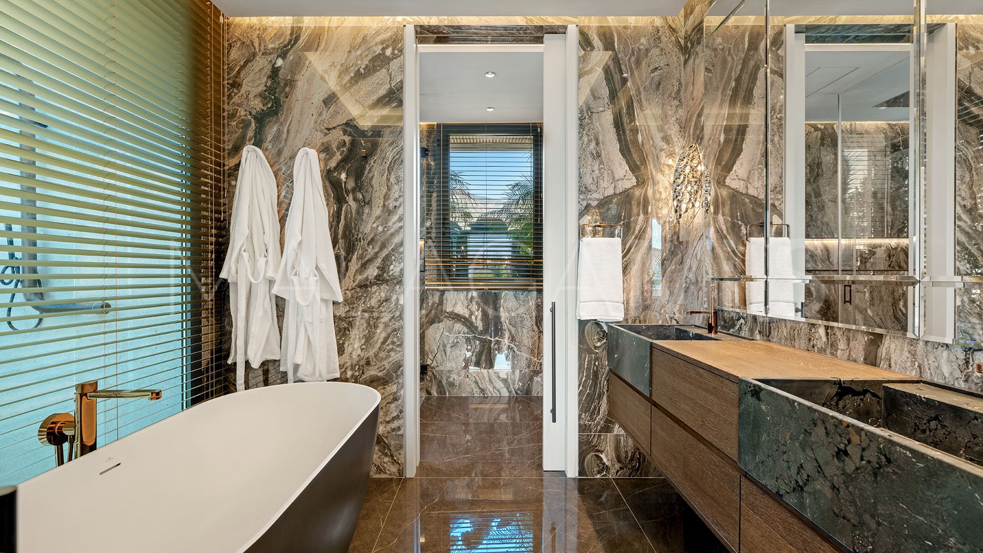 Villa for sale in Casablanca with 5 bedrooms