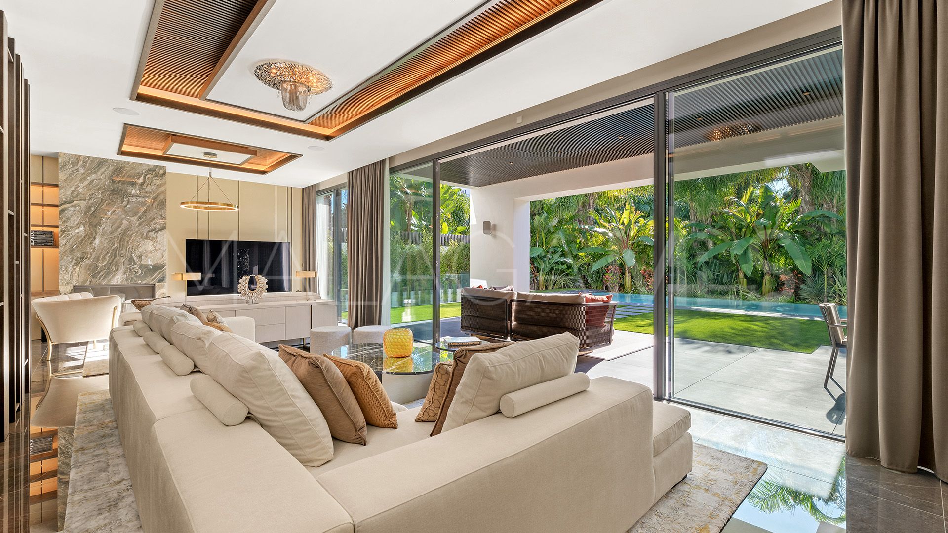 Villa for sale in Casablanca with 5 bedrooms