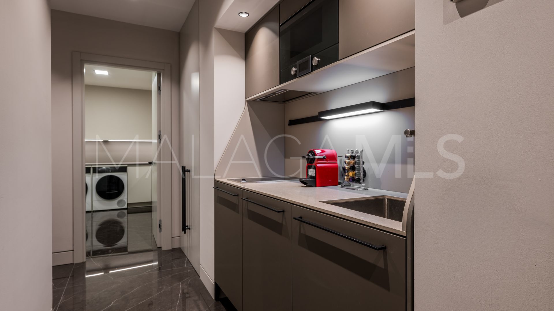 Villa for sale in Casablanca with 5 bedrooms