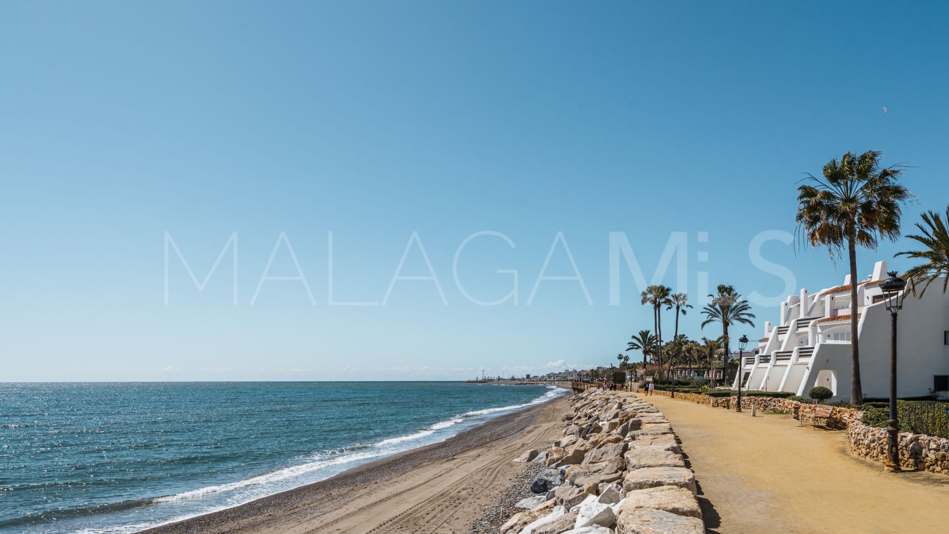 For sale 3 bedrooms ground floor apartment in Coral Beach