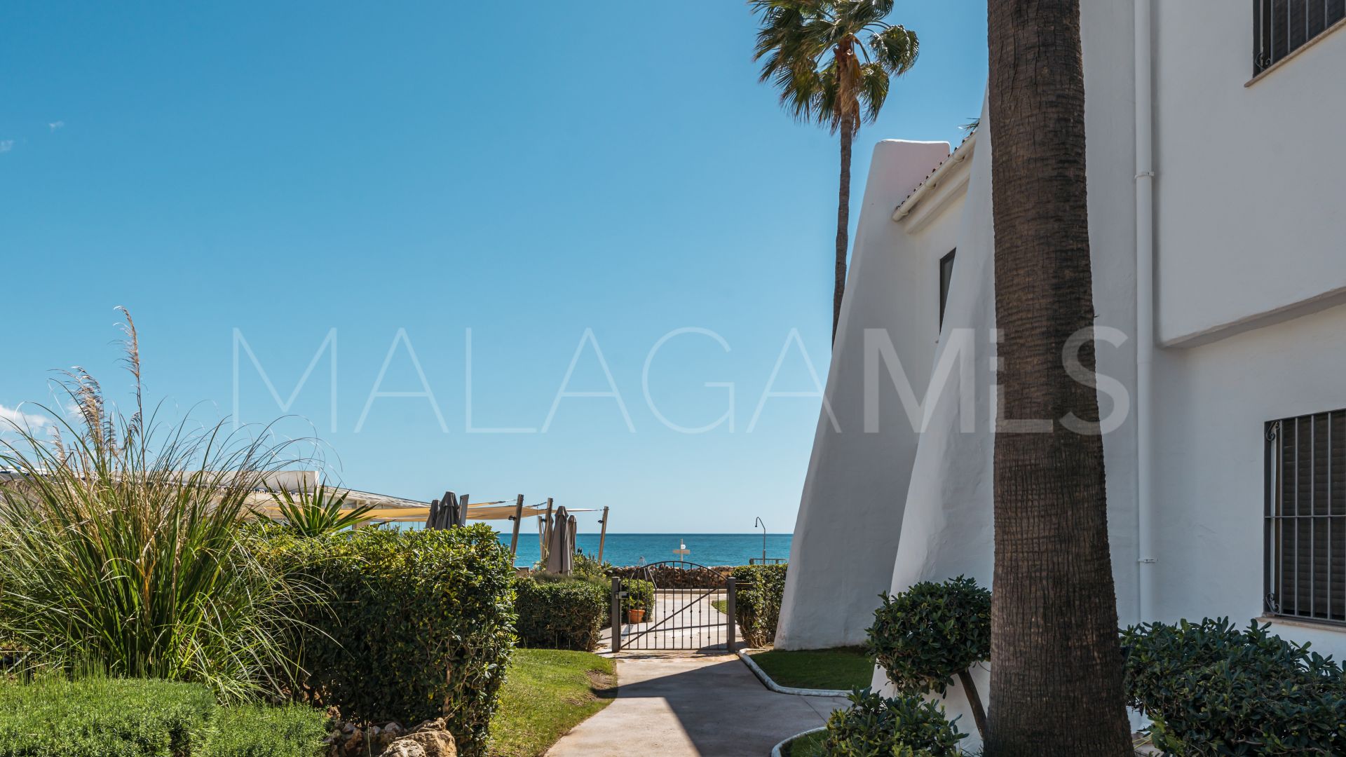 For sale 3 bedrooms ground floor apartment in Coral Beach