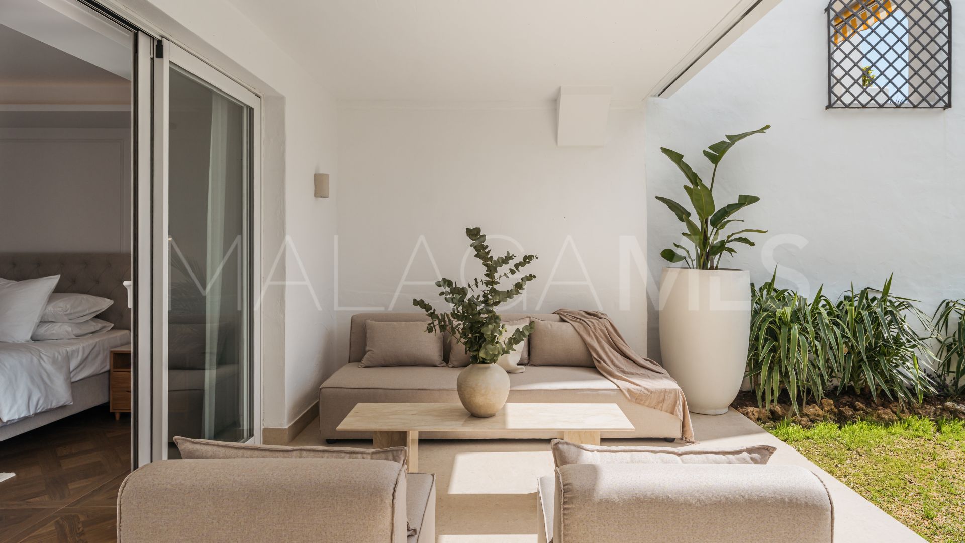 For sale 3 bedrooms ground floor apartment in Coral Beach
