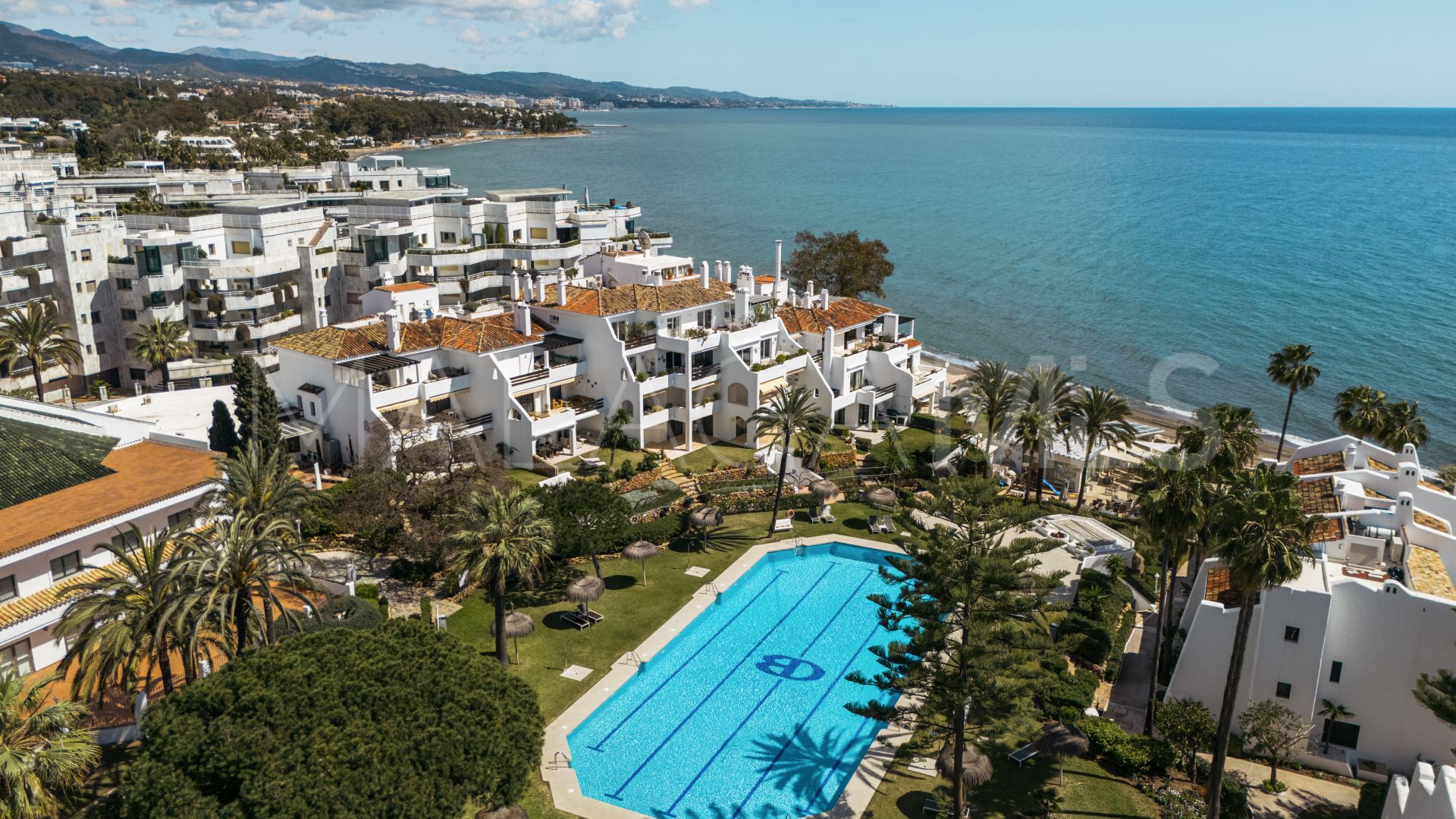For sale 3 bedrooms ground floor apartment in Coral Beach