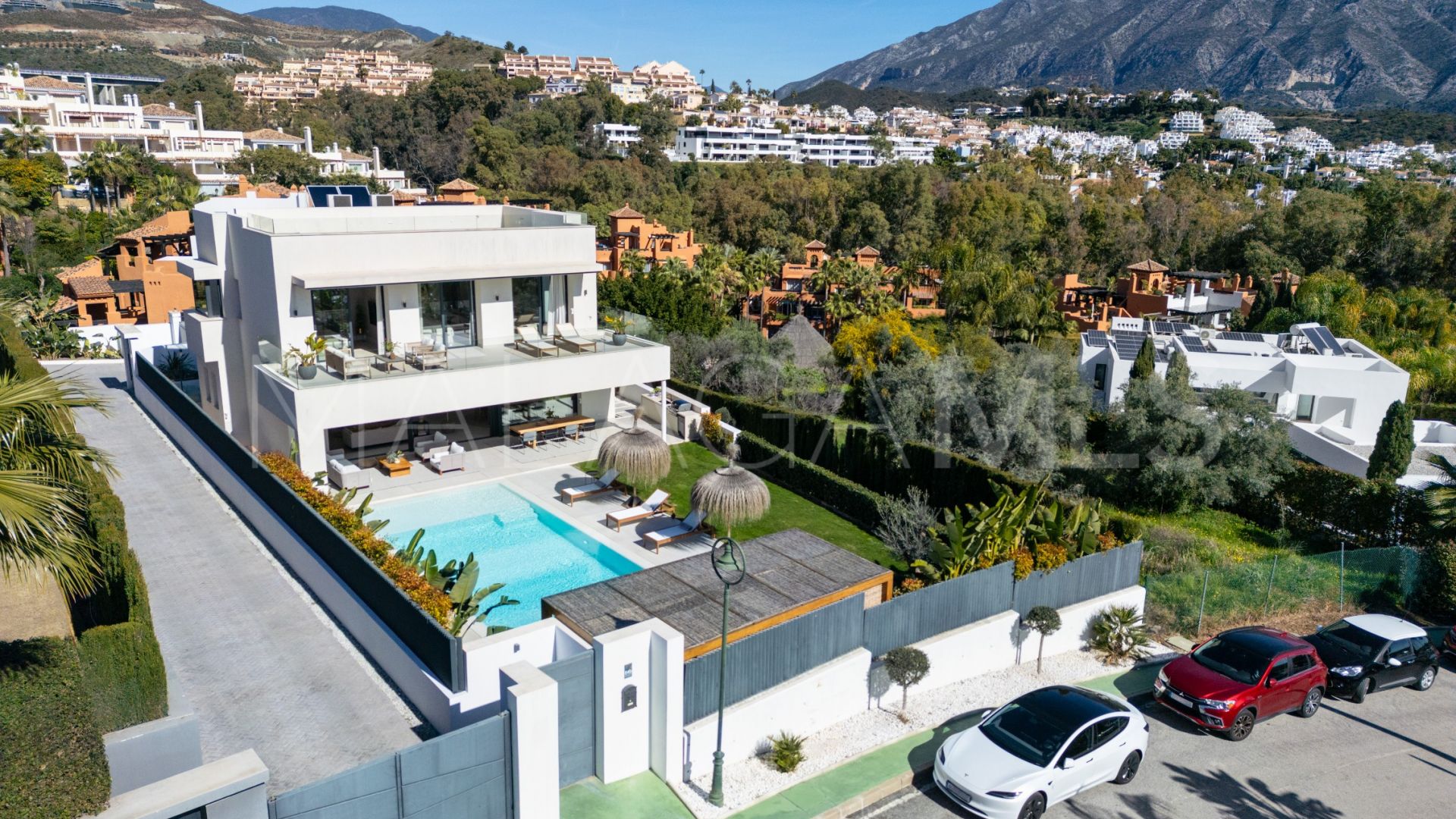 Buy villa in La Cerquilla with 5 bedrooms