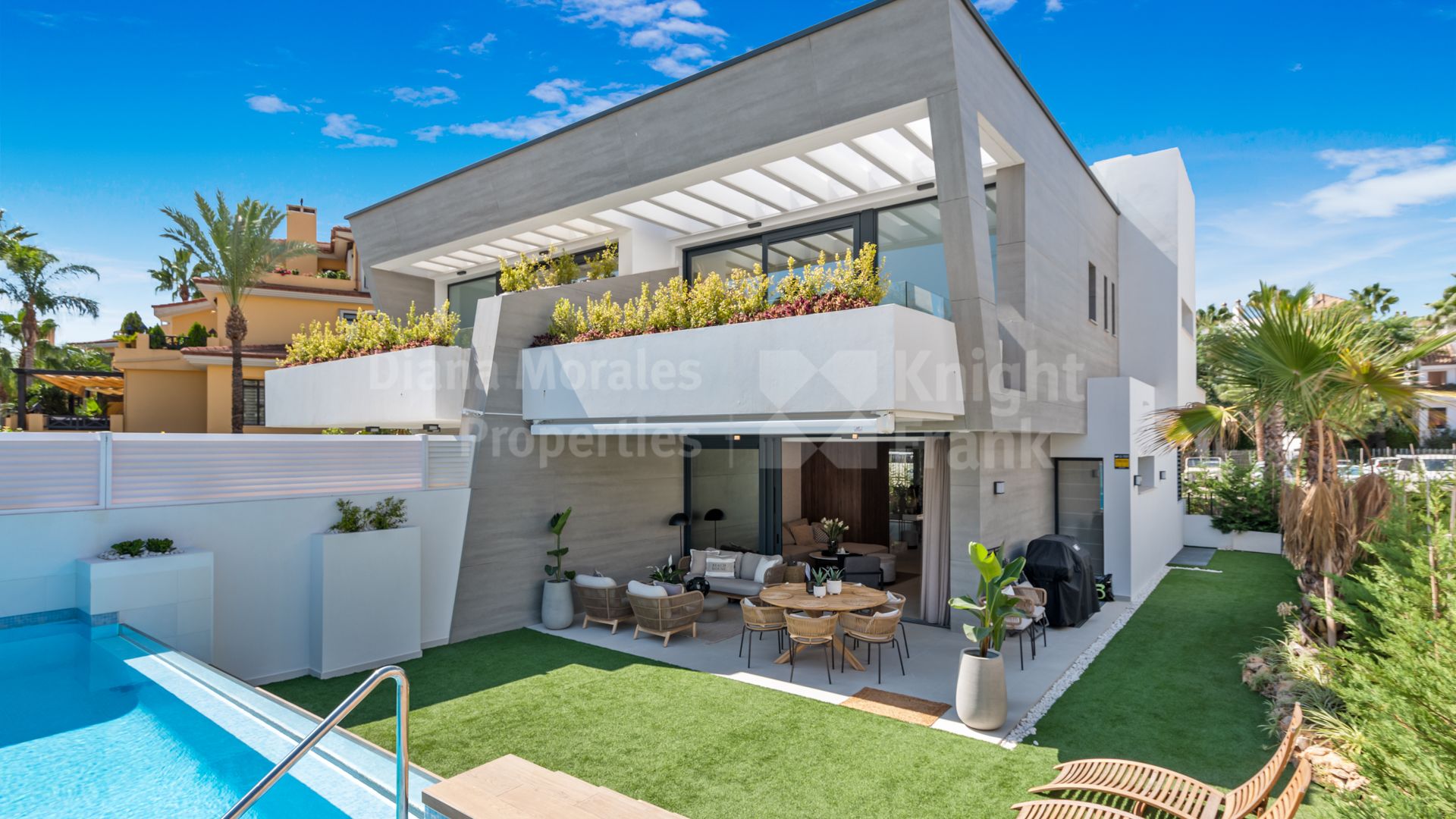 Las Mimosas, Modern semi-detached villa about 200 metres from the beach