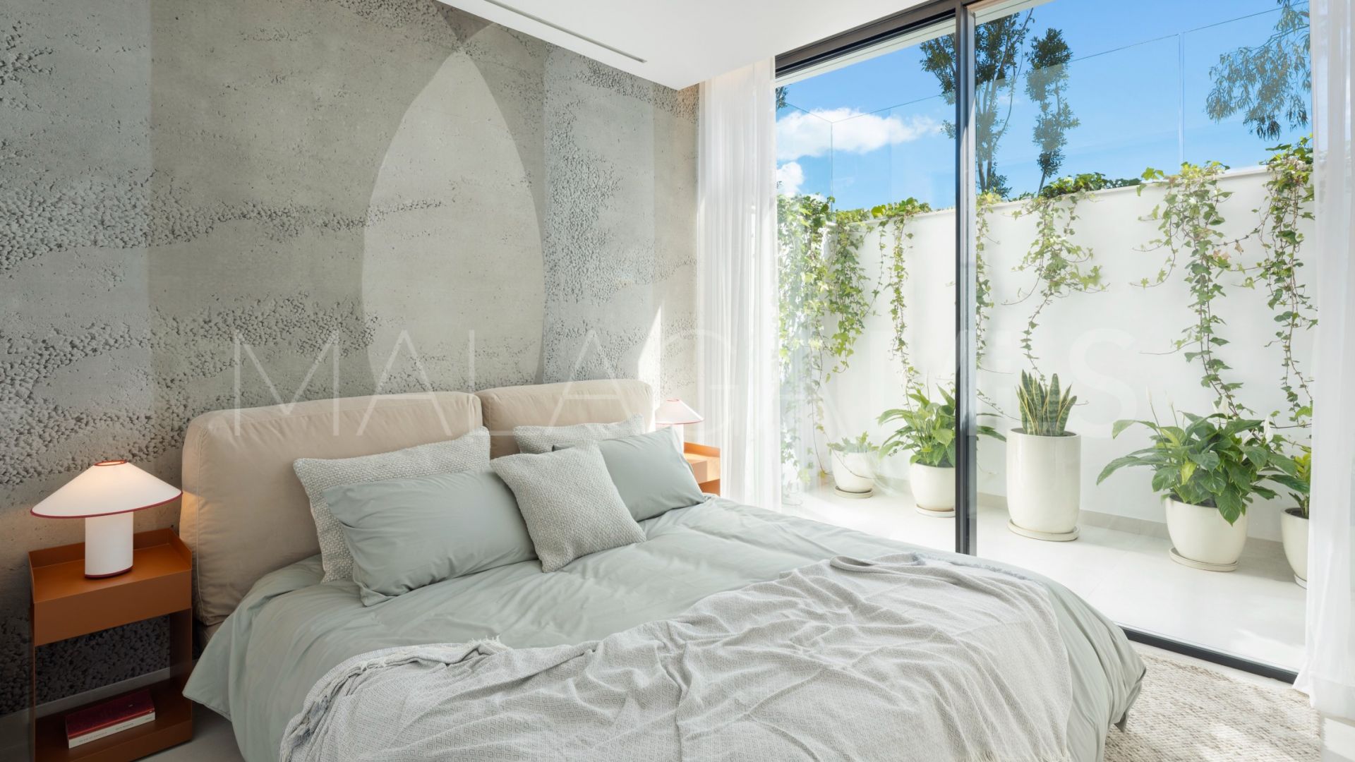 Buy villa in La Quinta