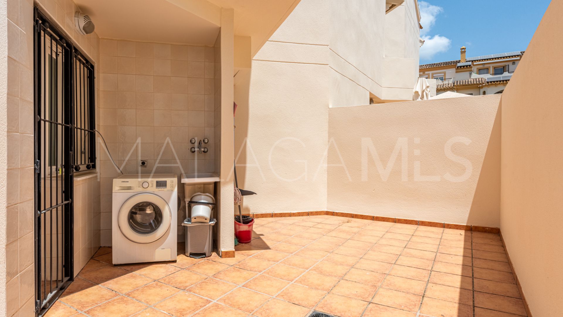 For sale town house in Marbella East with 3 bedrooms