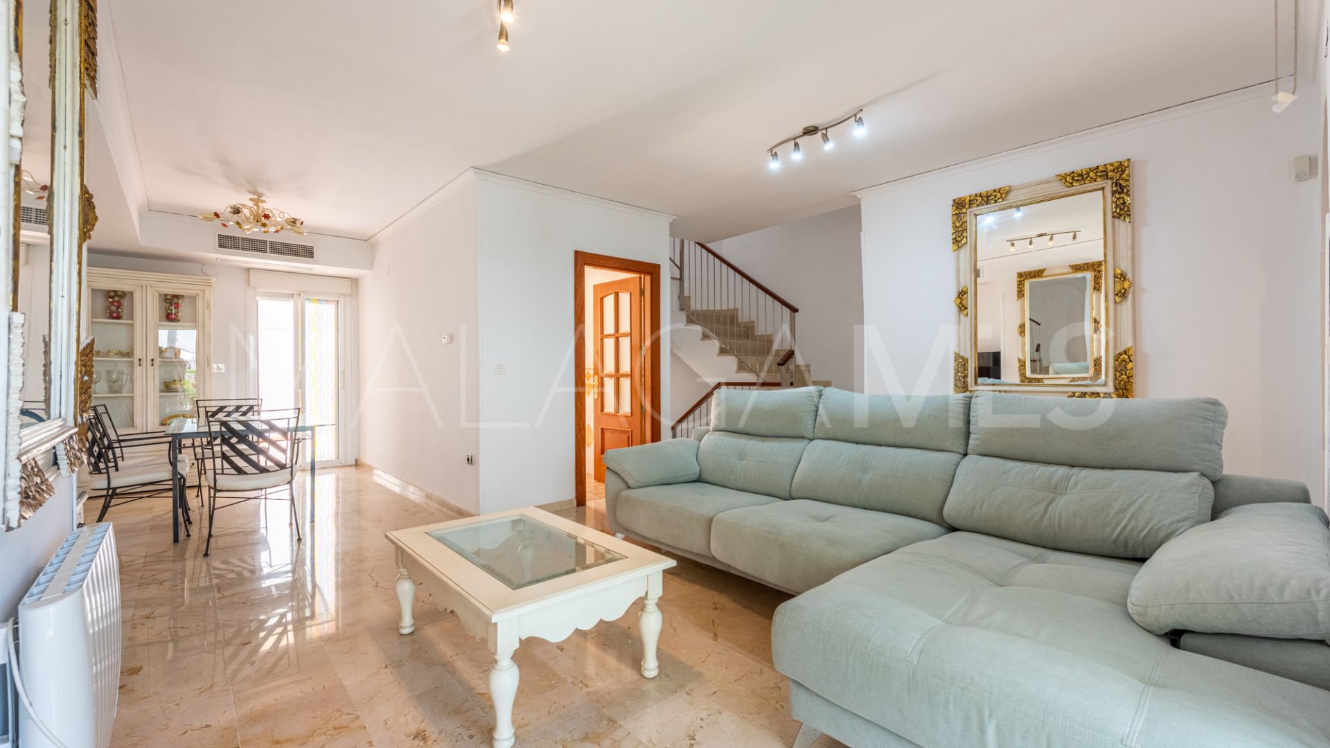 For sale town house in Marbella East with 3 bedrooms