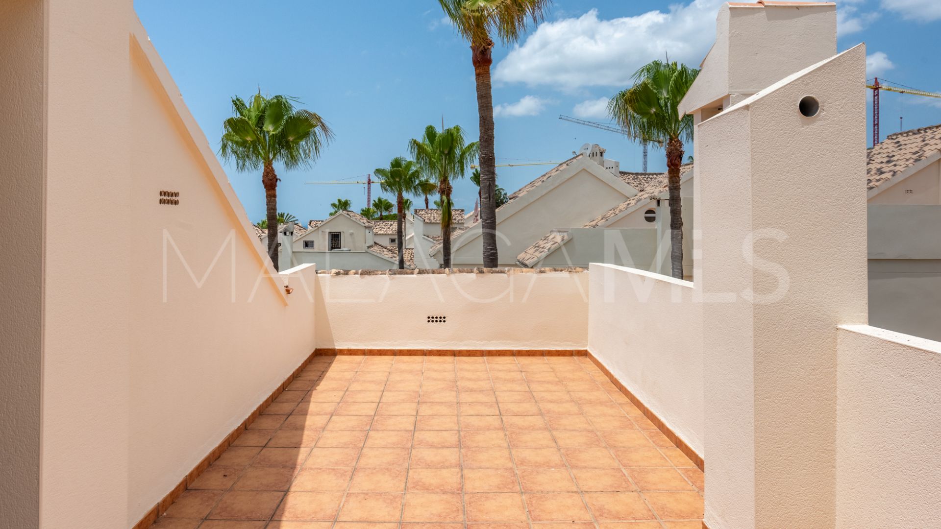 For sale town house in Marbella East with 3 bedrooms