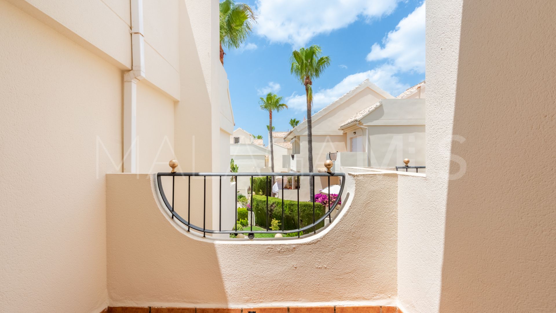 For sale town house in Marbella East with 3 bedrooms