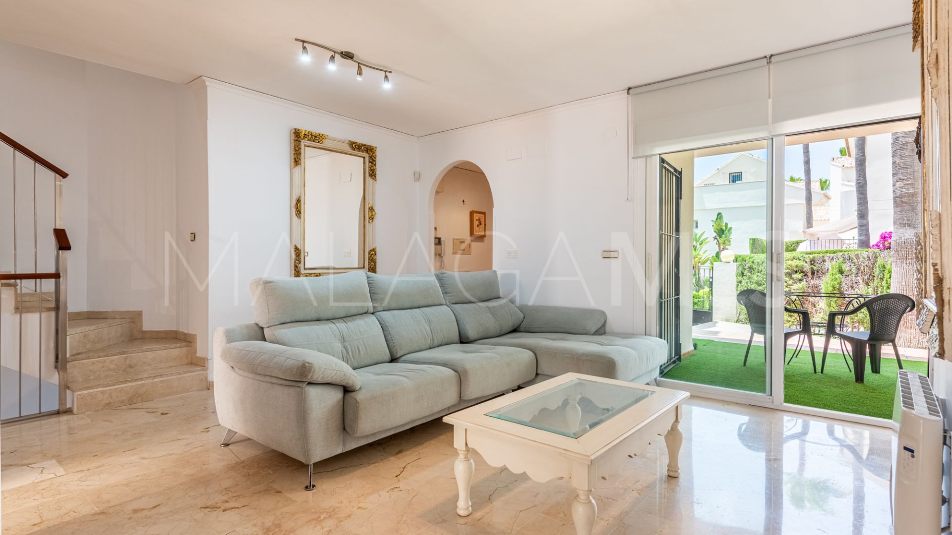 For sale town house in Marbella East with 3 bedrooms