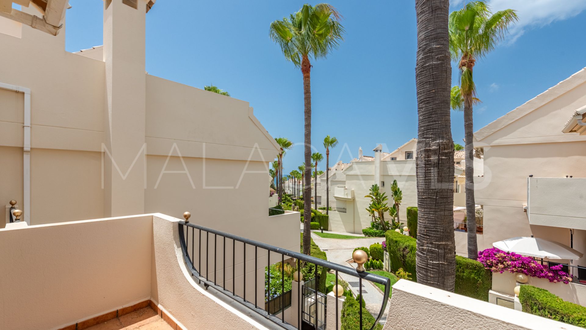 For sale town house in Marbella East with 3 bedrooms